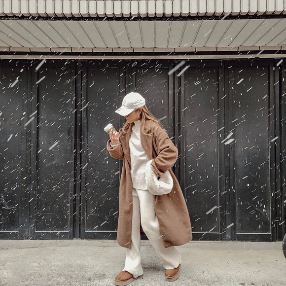 UGG womens slide
Disquette Suede & Shearling Platform Slippers1122550 chestnut - Picture 2 of 13